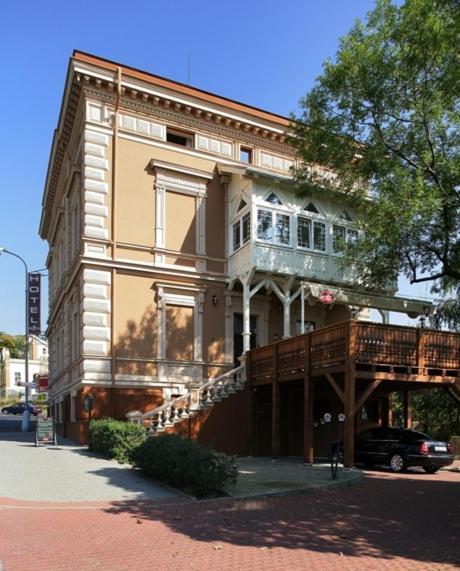 Hotel Mertin Chomutov Zewnętrze zdjęcie