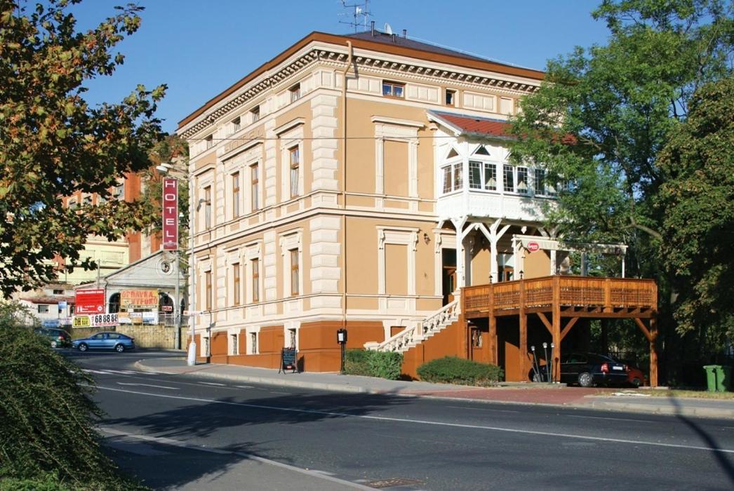 Hotel Mertin Chomutov Zewnętrze zdjęcie