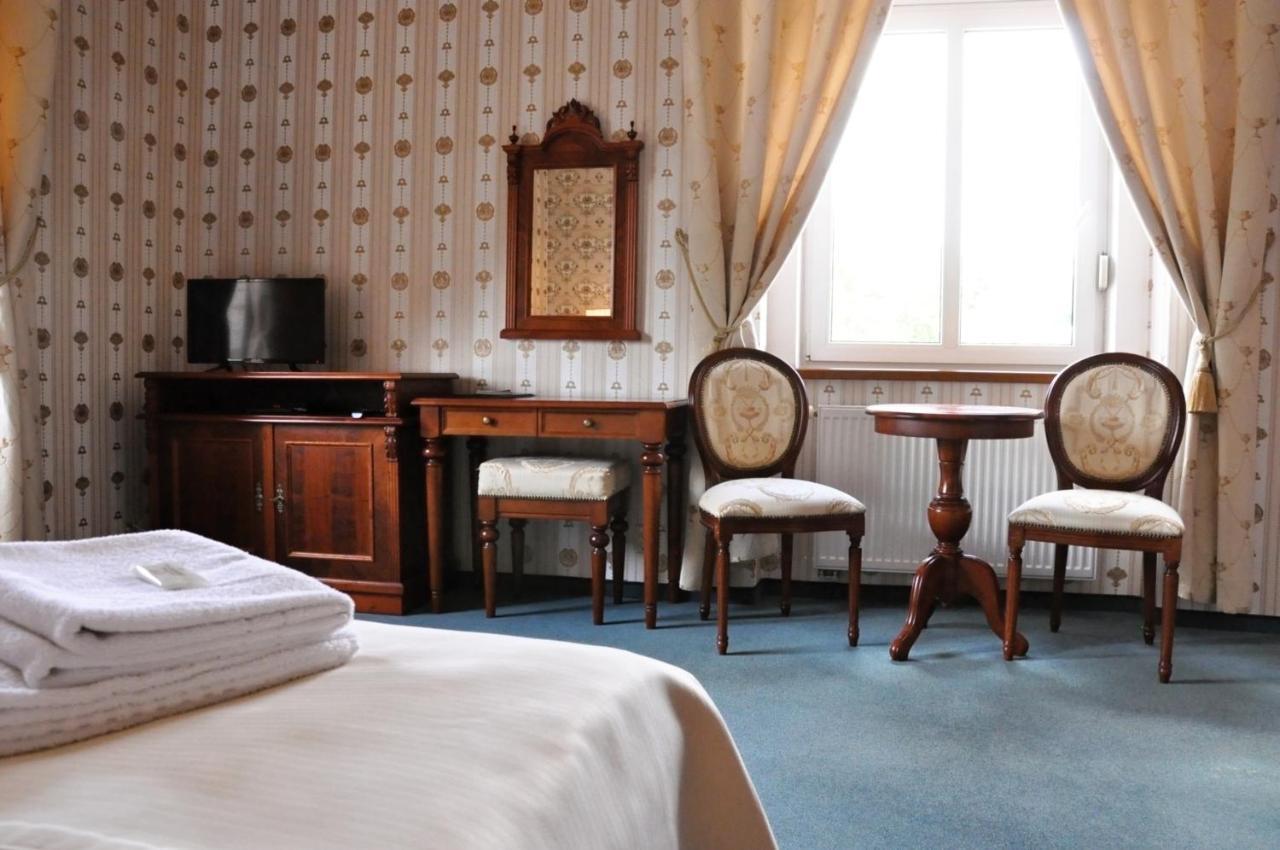 Hotel Mertin Chomutov Zewnętrze zdjęcie