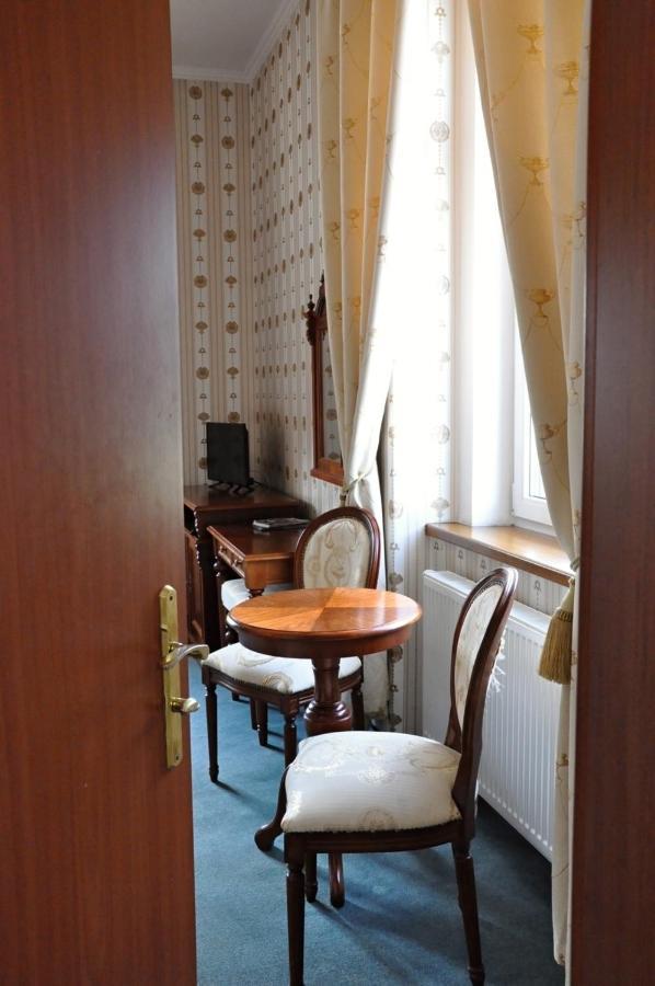 Hotel Mertin Chomutov Zewnętrze zdjęcie