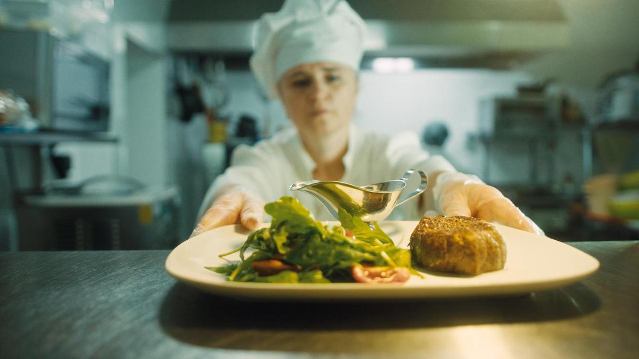 Hotel Mertin Chomutov Zewnętrze zdjęcie