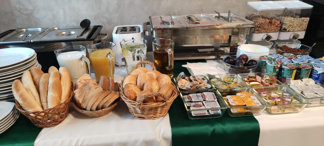 Hotel Mertin Chomutov Zewnętrze zdjęcie