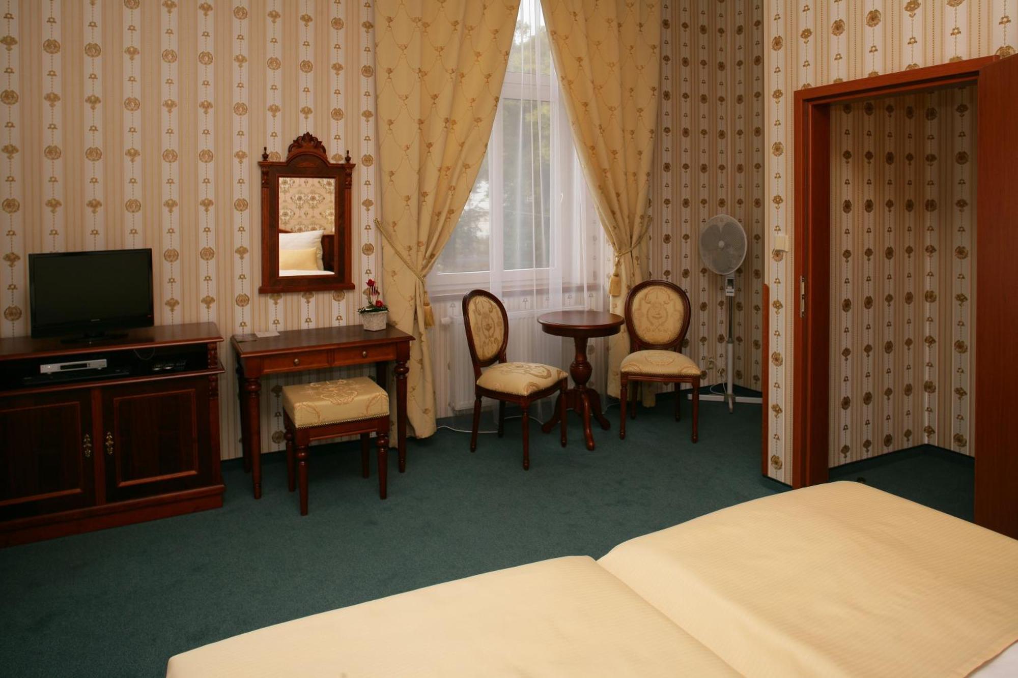 Hotel Mertin Chomutov Zewnętrze zdjęcie