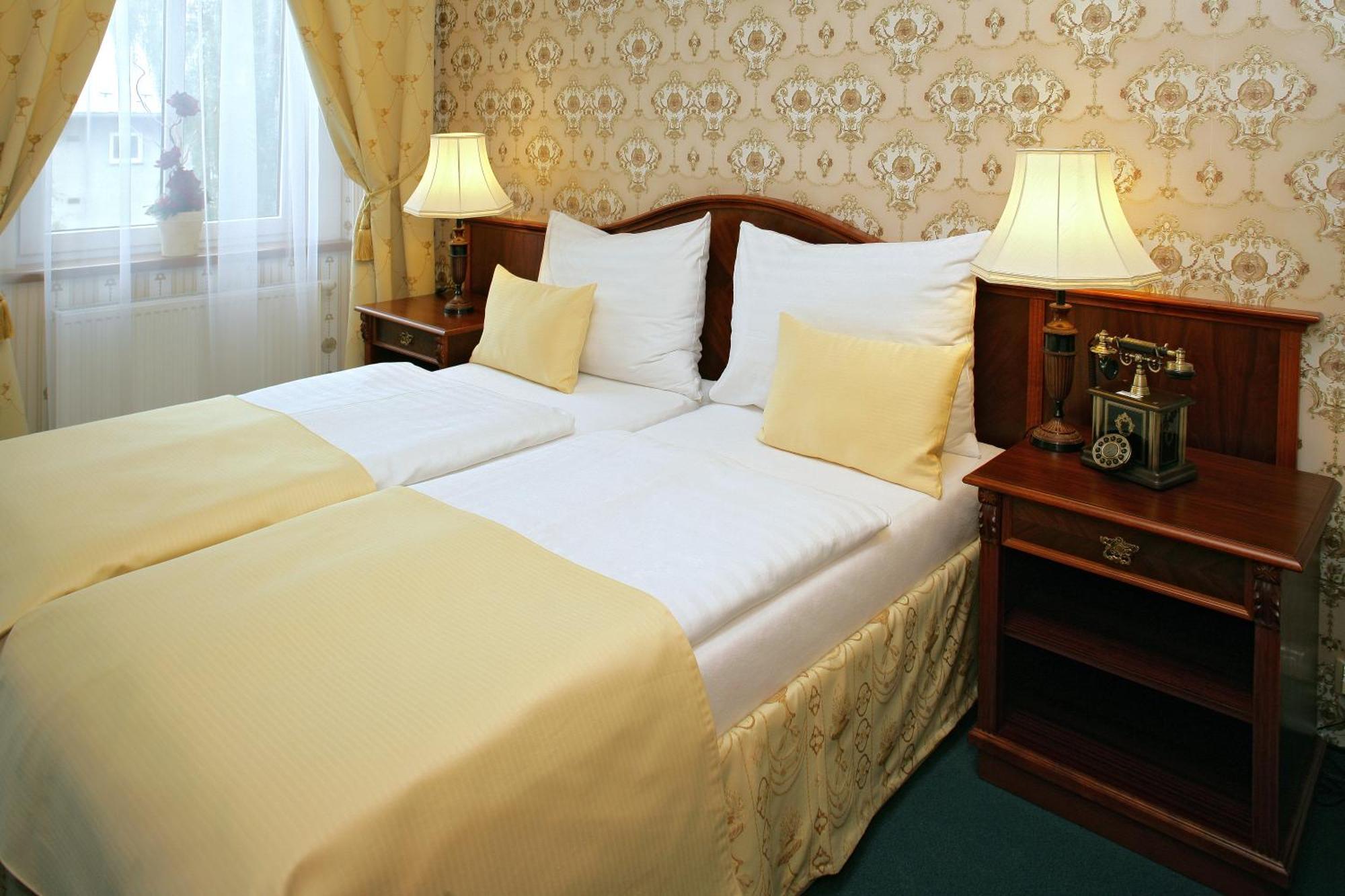 Hotel Mertin Chomutov Zewnętrze zdjęcie